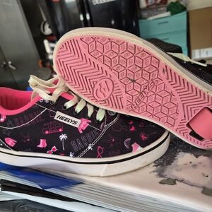 Heelys Kids Sneakers - Black and Pink Fun Design